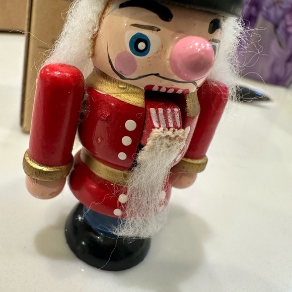 Avon Holiday Nutcracker Ornament- red - Picture 15 of 16
